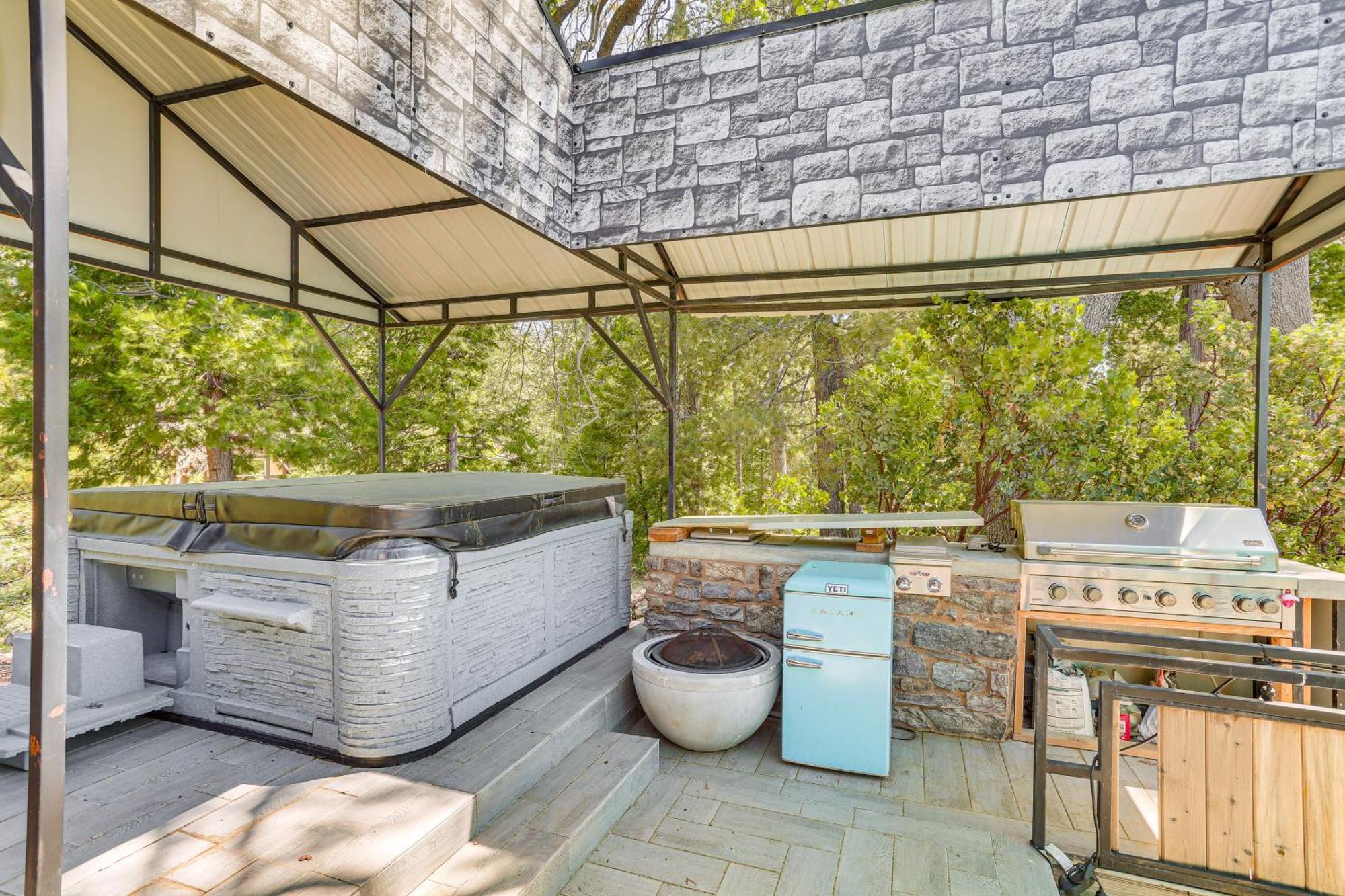 Lake Arrowhead Cabin With Hot Tub And Mountain Views! Екстер'єр фото